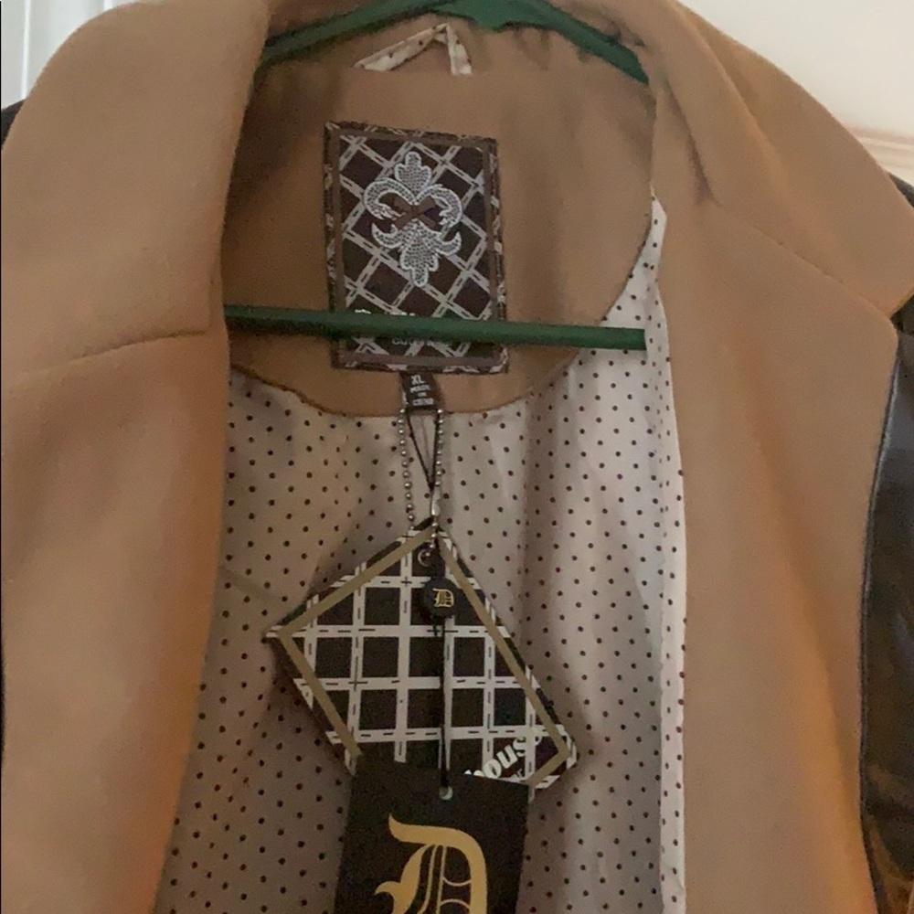 Blazer - Picture 3 of 3